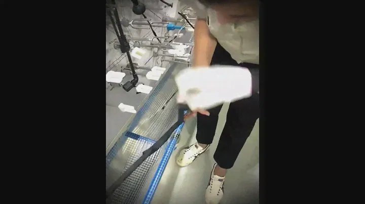 The process of electric tape binding for car lines
