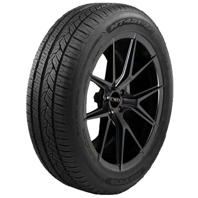 Nitto NT42 215/60 R17 96V-0