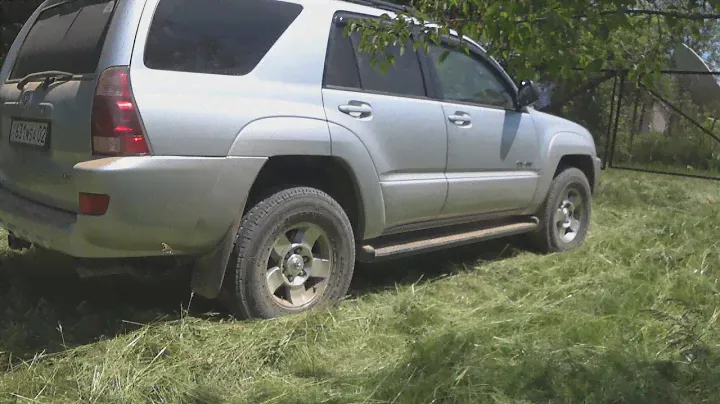 Едем по грунтовке на резине Nitto Dura Grappler и рассказываем о Toyota 4Runner в 215-ом кузове.